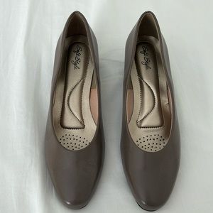 New!  Soft Style Women’s Shoes